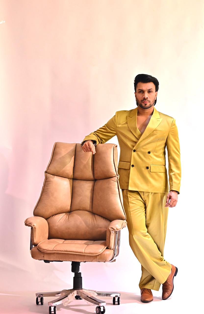 Lights dim… anticipation builds… and one name commands the moment—Joseph Tenson Stanly.